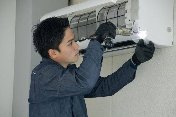 <関西>【給湯器・エアコンの電気工事士】未経験から月給30万円~/年休120日以上