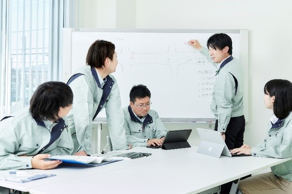 <北海道>【道路工事の施工管理】年間休日129日！転勤なし！社員寮あり！充実した福利厚生！