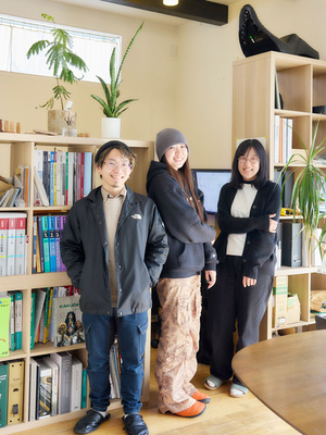 <年間休日120日・残業ほぼなし!>【造作家具・什器 施工管理】直行直帰OKで年収1000万可