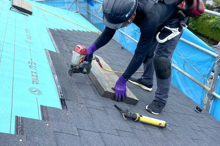 <東京>【屋根の新築工事のアシスタント】未経験・無資格OK/経験者優遇/資格取得支援制度