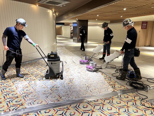 【大阪】★年休120日・年収1000万も目指せます！有名テーマパーク等の安全を守る防滑工事の施工管理