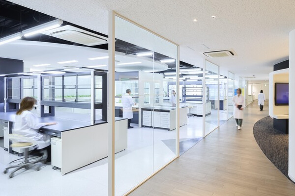 ＜東京＞【研究設備（ラボ空間）の工程管理】東証プライム上場子会社/年休128日/資格取得支援制度