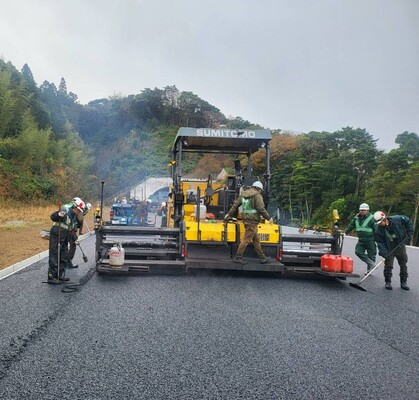 <島根>【道路舗装工事での現場・施工管理】残業月5h・転勤なし／離職率1％未満の安定企業
