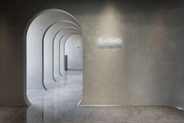 <東京＞【内装施工管理】年間休日122日／年収500万～700万／リモートワーク可