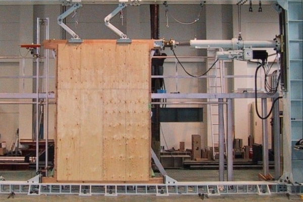 <東京>創業48年の公益財団法人で、建設動向に左右されない建材試験の試験補助スタッフ募集!