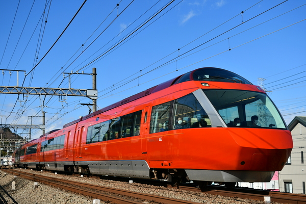 ＜小田急沿線勤務＞【鉄道インフラ技術職（土木・建築）】小田急電鉄の安全運行を支える！
