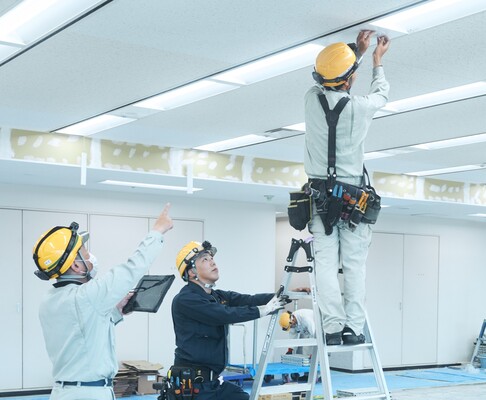 【設立66年の安定企業】電気工事施工管理｜年収420万〜700万円｜年間休日120日以上・土日祝休み