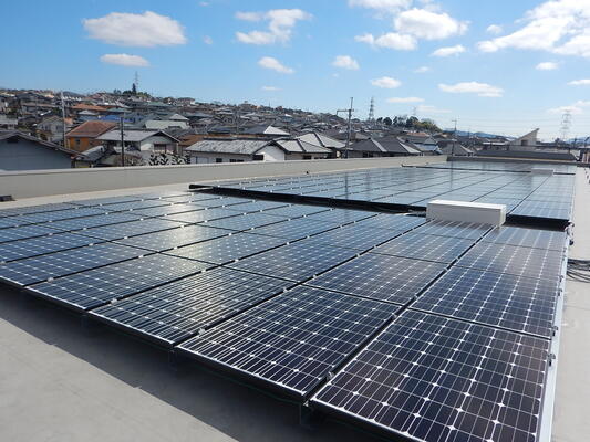 東京(埼玉・大阪)【太陽光発電システムの電気施工管理】カネカ100%子会社／残業少なめ／年休121日