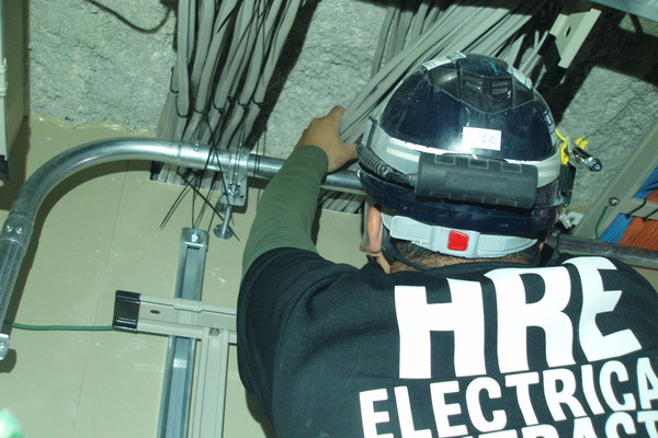 株式会社HREの≪埼玉県白岡市≫【電気工事作業員】未経験歓迎／経験者優遇／20代活躍中／残業月数回程度の画像