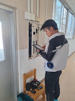 株式会社アイビーソリューションの＜京都府向日市＞【設備工事の電気工事スタッフ】未経験歓迎／年休110日／直行直帰OKの画像