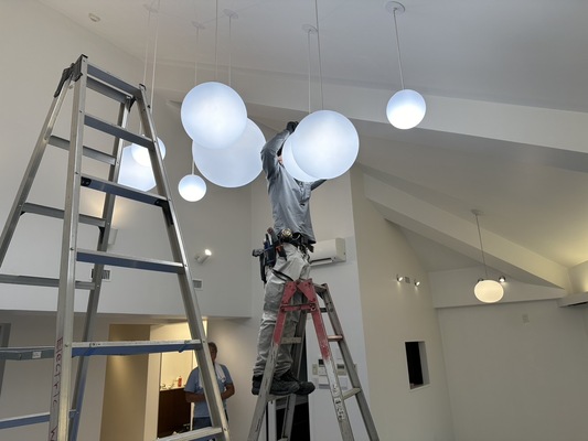 Color Japan株式会社の＜神奈川県川崎市＞【電気設備工事の現場作業員】有名施設の実績多数／経験者歓迎／資格取得全額補助の画像