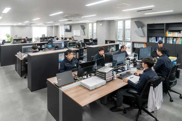 甲南電設工業株式会社の＜兵庫県神戸市＞【電気工事施工管理】年間休日125日・土日祝休み／転勤なし／年収500万～900万円の画像