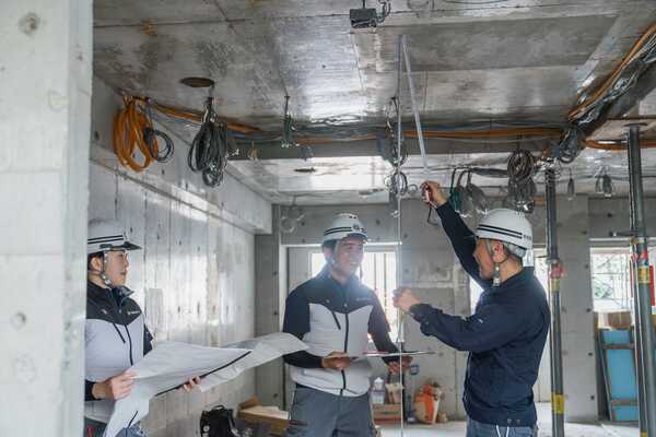 甲南電設工業株式会社の＜兵庫県神戸市＞【電気工事施工管理】年間休日125日・土日祝休み／転勤なし／年収500万～900万円の画像