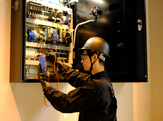 NOT A CONSTRUCTION株式会社の＜東京都＞【電気工事経験者の新領域ポジション】土日祝休み／自社ホテル割引制度等福利厚生充実／年収400〜800万円の画像
