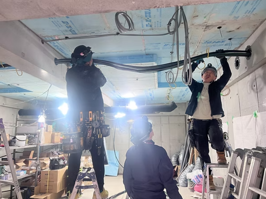 株式会社Next Innovationの＜千葉県習志野市＞【電気設備工事の現場作業員】月給30万〜65万円／実働7.5h・残業ほぼ無／脱ガテンの画像