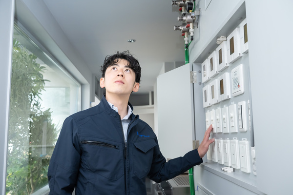 株式会社ビーライトグループの＜東京都墨田区＞【商業施設・オフィスビル・EVスタンドの電気工事施工管理】年間休日125日／20代～30代中心の画像