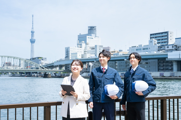 株式会社ビーライトグループの＜東京都墨田区＞【商業施設・オフィスビル・EVスタンドの電気工事施工管理】年間休日125日／20代～30代中心の画像