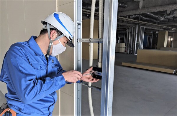 株式会社三光電氣の＜大阪府大阪市＞【電気設備工事の現場作業員】有名物件の実績多数／キャリアアップ／福利厚生充実の画像
